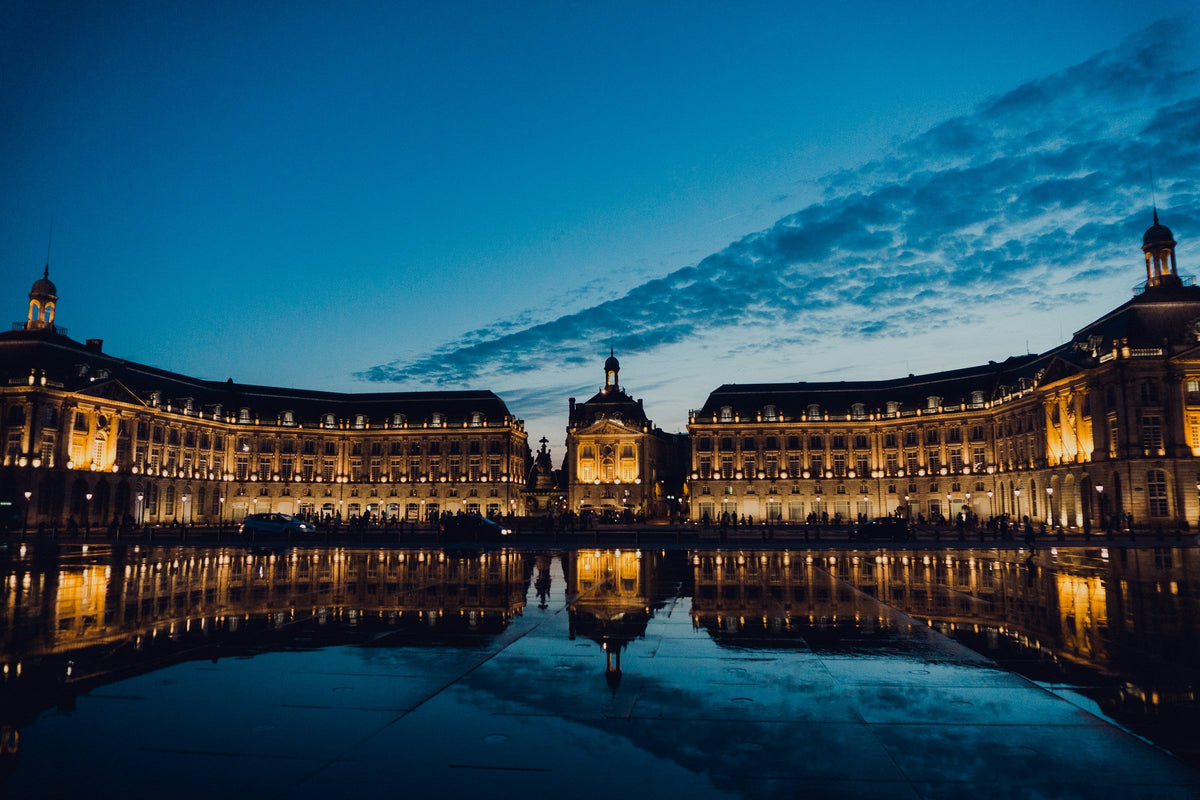 Bordeaux by Night: Safe and Elegant Transport for Your Dinner Reservations