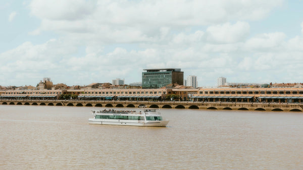 Bordeaux Gare Saint-Jean → Aéroport Mérignac : combien ça coûte en VTC ?