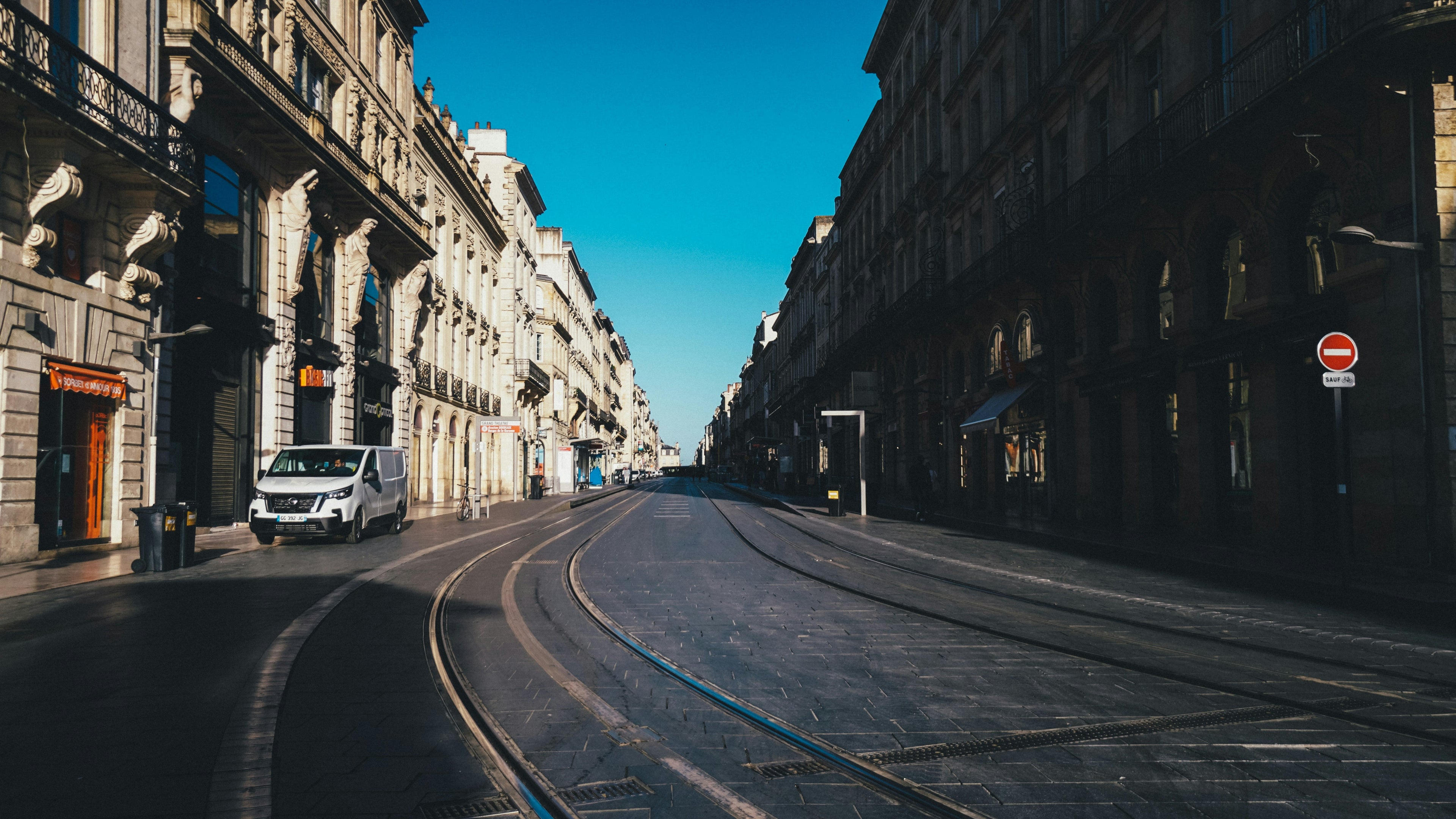 VTC vs autres transports à Bordeaux : comparatif complet des prix et du confort